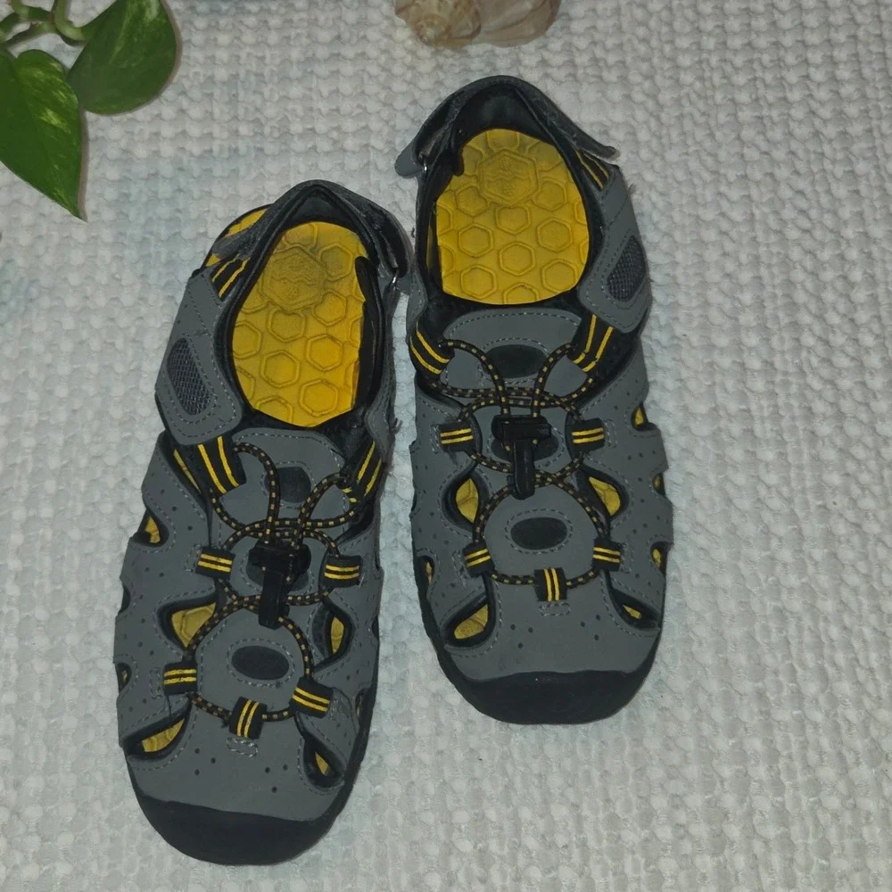 Khombu Kyle Water Sandals Kids Size 3 Gray Yellow Closed Toe Sport Hiking Shoes